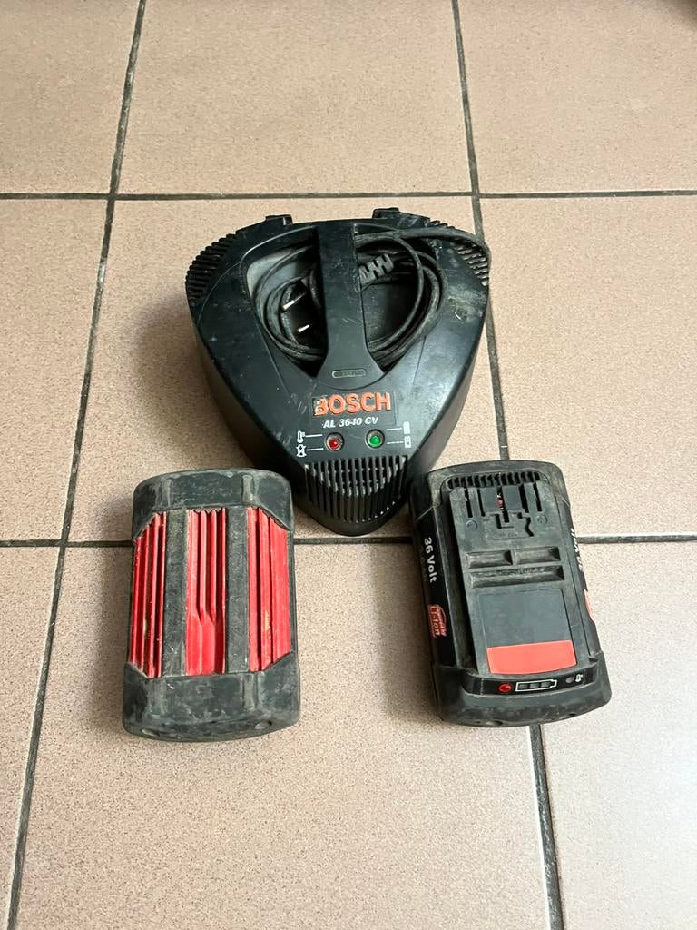 acculader met 2x accu's., Ophalen, Zo goed als nieuw