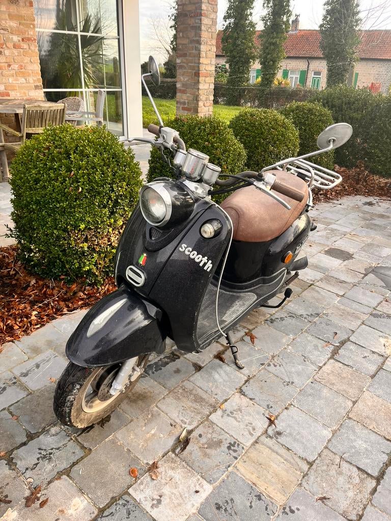 Scooth di Lucio scooter / brommer, Vélos & Vélomoteurs, Enlèvement, Essence