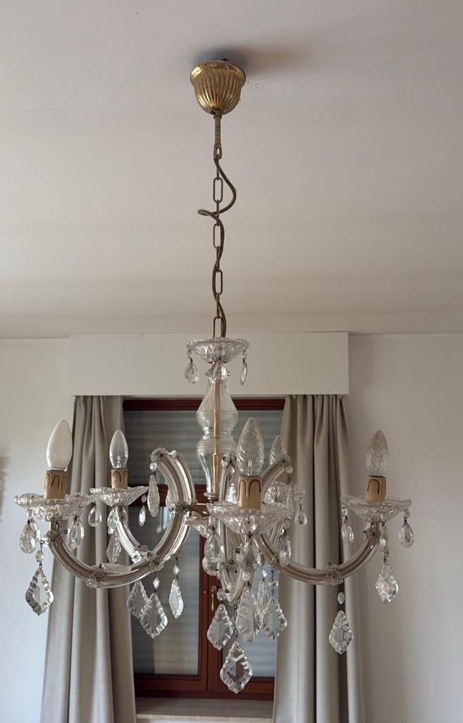 Luster, Enlèvement, Verre