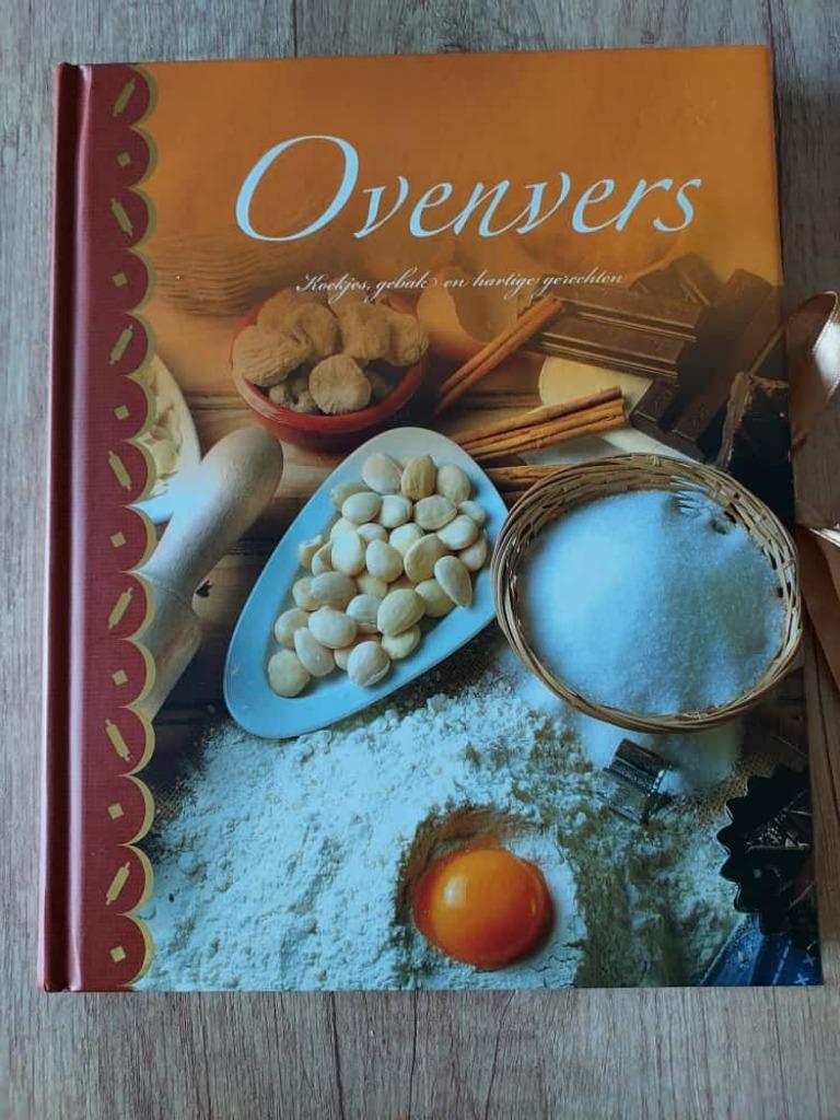 Ovenvers Koekjes, gebak en hartige gerechten - 256 blz, Jos Noorman, Ophalen of Verzenden, Zo goed als nieuw, Hoofdgerechten