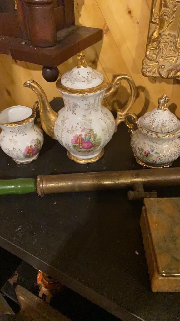 Belle ancienne cafetière avec pot à lait et sucrier, Antiquités & Art, Antiquités | Céramique & Poterie, Enlèvement ou Envoi