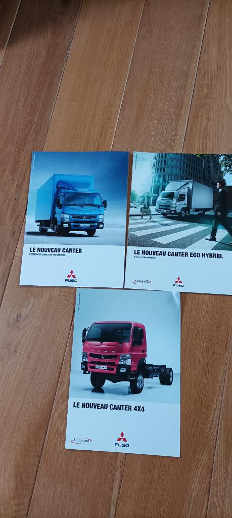 3 presentatieboekjes; Mitsubishi Fuso Canter 2011, Ophalen of Verzenden, Collectif, Mitsubishi, Zo goed als nieuw