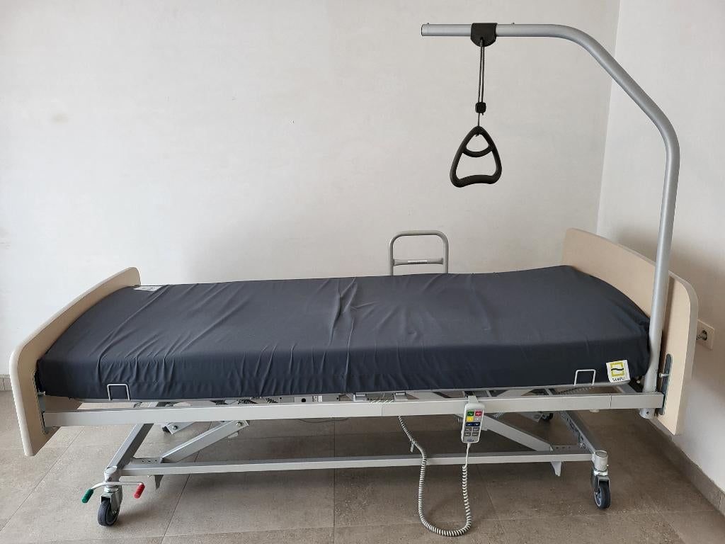 Hoog-laag bed/thuiszorgbed extra lang met steungrepen, Ophalen, Verstelbaar, Eenpersoons, Zo goed als nieuw