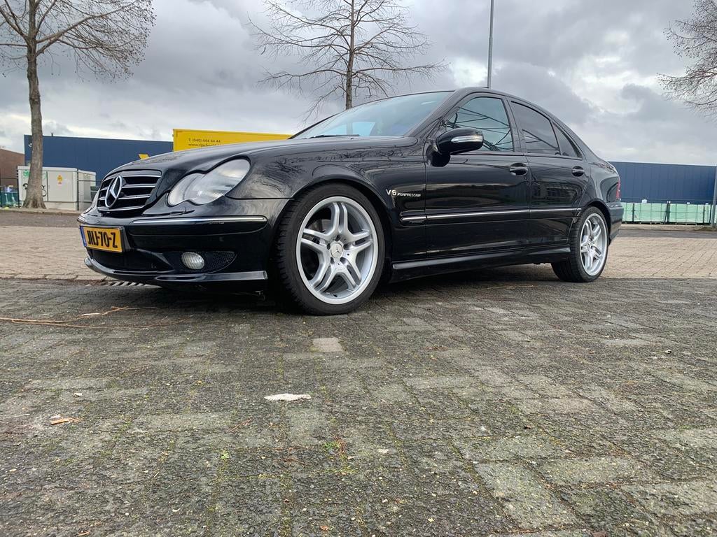 Mercedes Benz C320 Avantgarde |AMG C32 UITGEVOERD|218PK|, Autos, Cuir, Achat, 218 kW, Noir