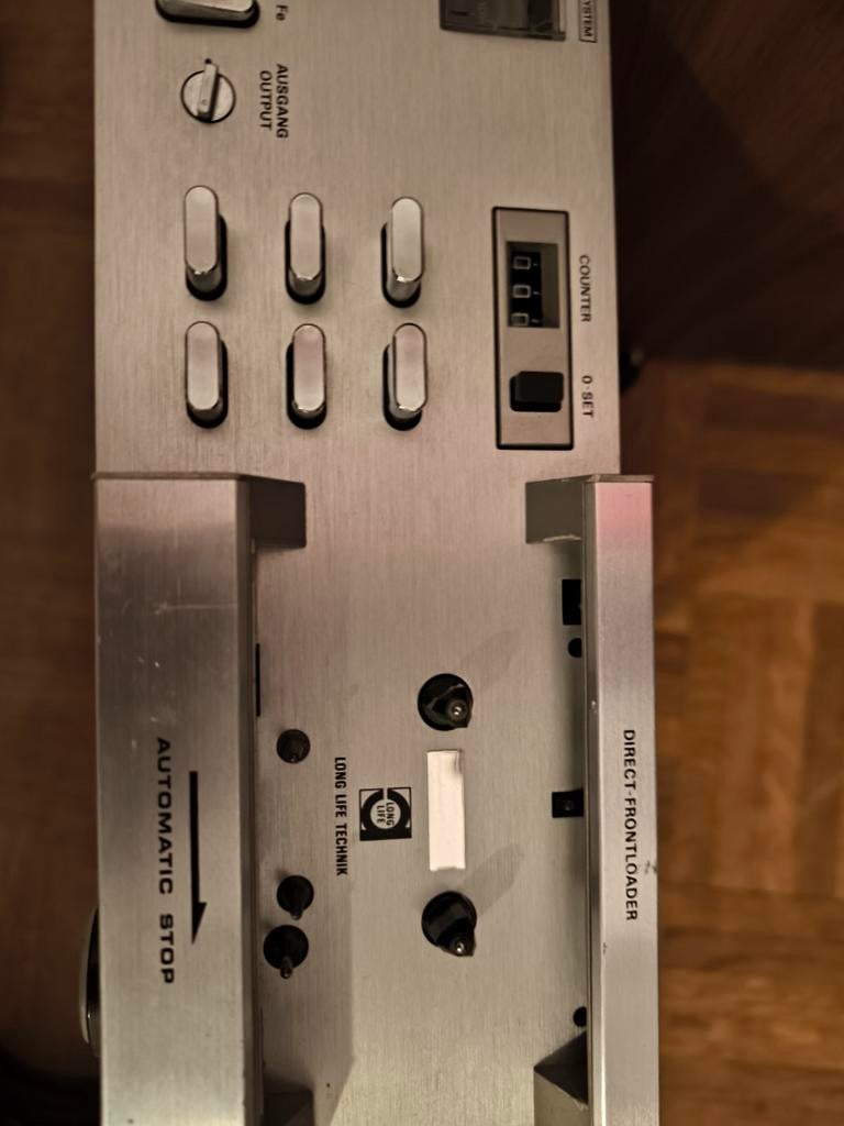 Grundig "ÉPAVE" complet pour pièces ou technicien hors paire