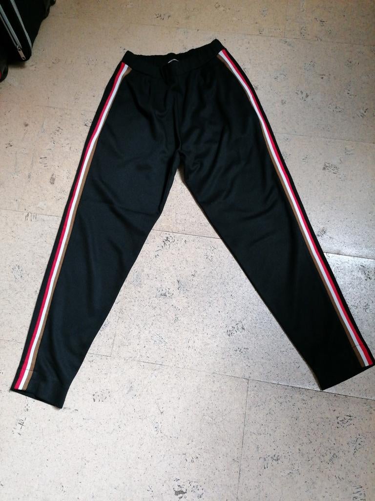 Zwarte broek pull & bear Maat small, Kleding | Dames, Broeken en Pantalons, ANDERE, Zwart, Ophalen of Verzenden, Maat 36 (S)