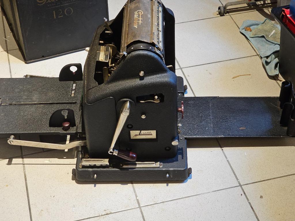 Antiek gestetner 120 stencilmachine, Ophalen