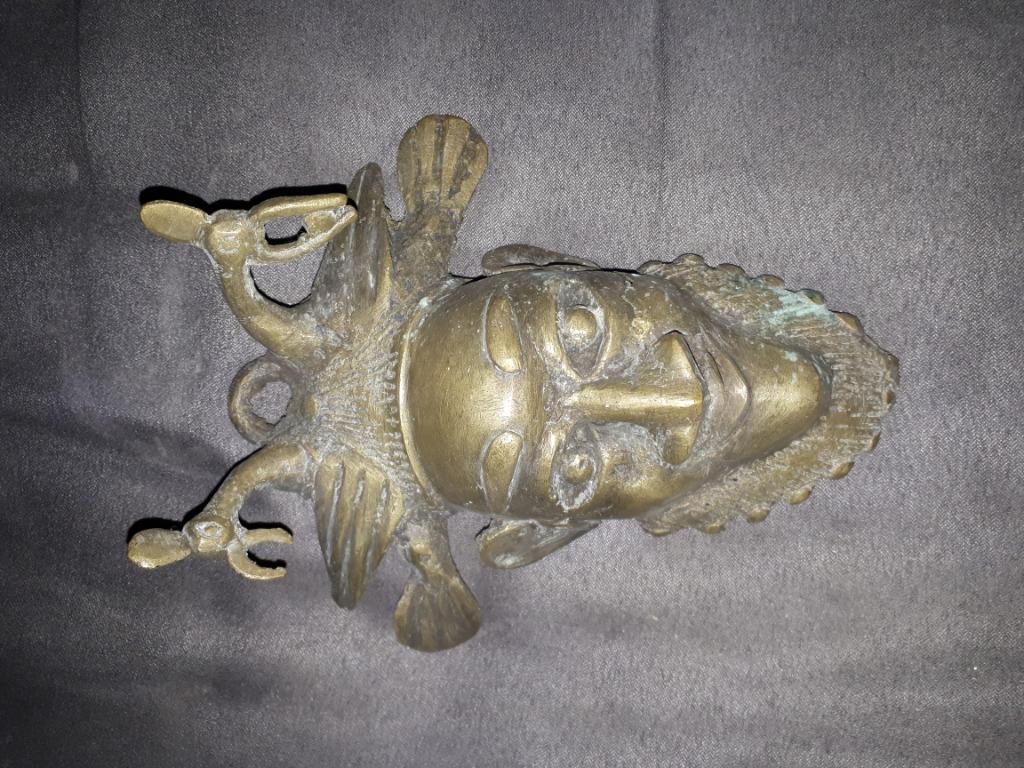 Statue en cuivre ou bronze africain, Enlèvement ou Envoi, Bronze