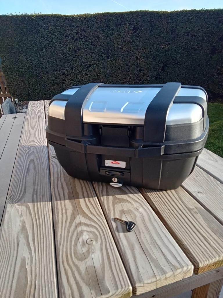 Top Case GIVI MONOKEY TREKKER 52 L Universel., Motos, Accessoires | Valises & Sacs, Enlèvement ou Envoi
