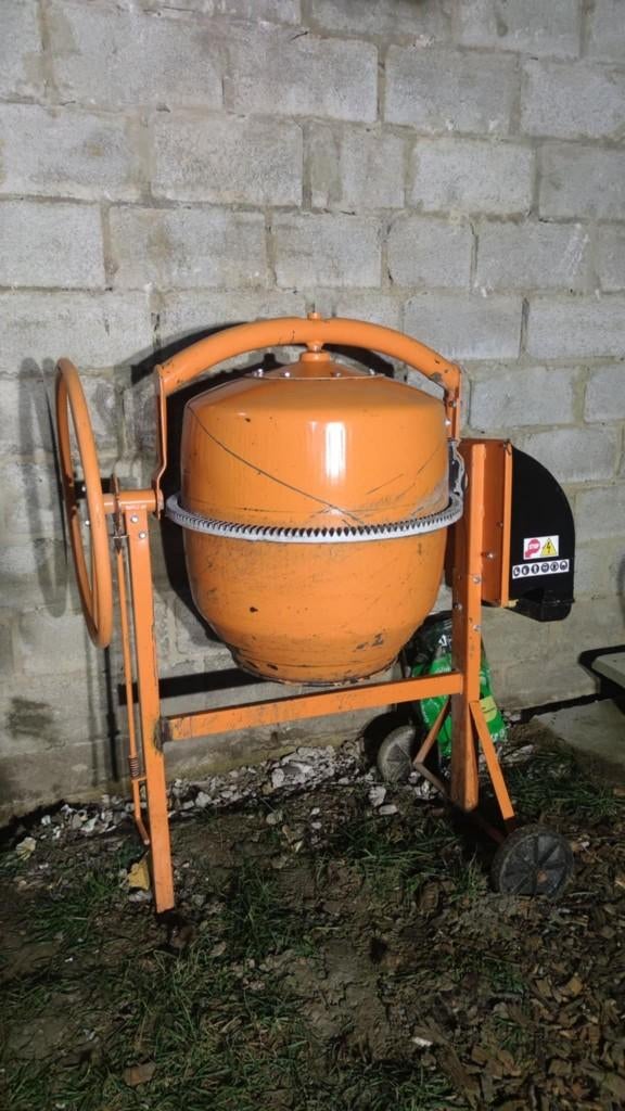 Location bétonnière 130 L – Idéale rénovation & maçonnerie, Enlèvement ou Envoi, Comme neuf