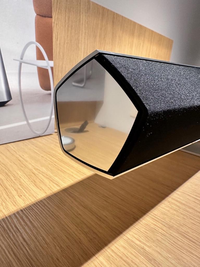 Bang & Olufsen Beosound 35 Multiroom speaker op stand B&O, Info@bang-olufsen.dk, Zo goed als nieuw, 120 watt of meer, Bang & Olufsen Alle 1 / DK-7600 Struer / Denmark