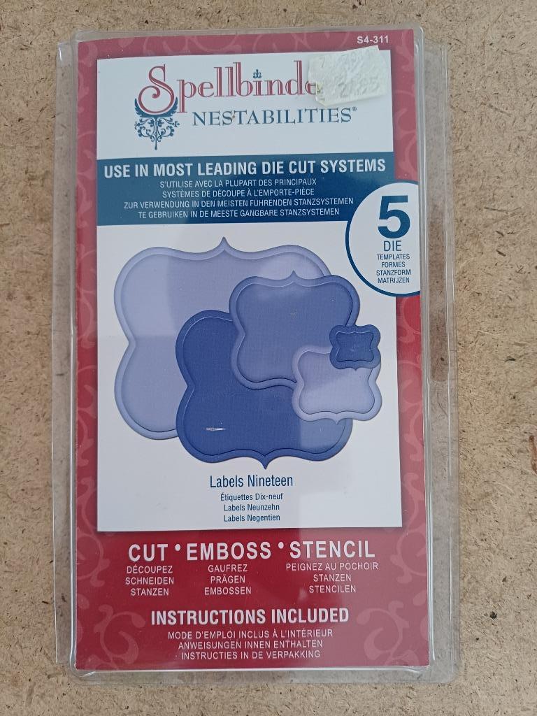 snijmal Spellbinders Labels Nineteen, Hobby en Vrije tijd, Ophalen, Zo goed als nieuw