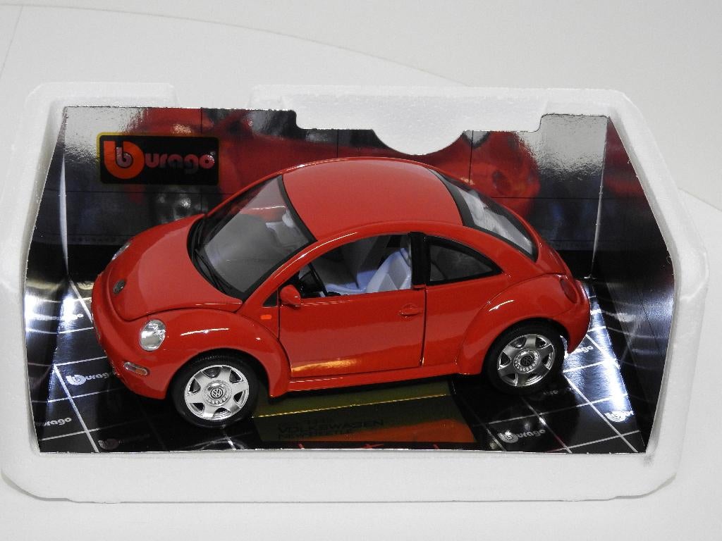 Volkswagen New Beetle 1998, schaal 1/18., Ophalen of Verzenden, Nieuw, Auto, Burago