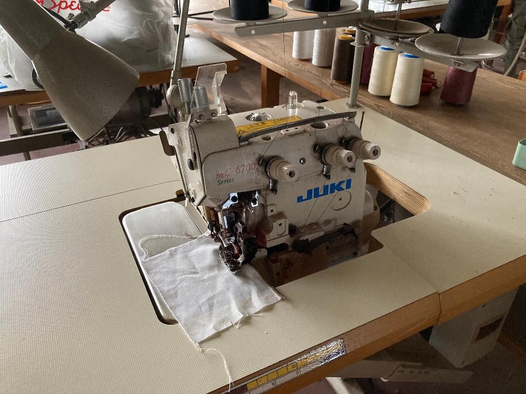 naaimachine ( babylock zomen ), Hobby en Vrije tijd, Ophalen, Gebruikt, Naaimachine, Industrieel