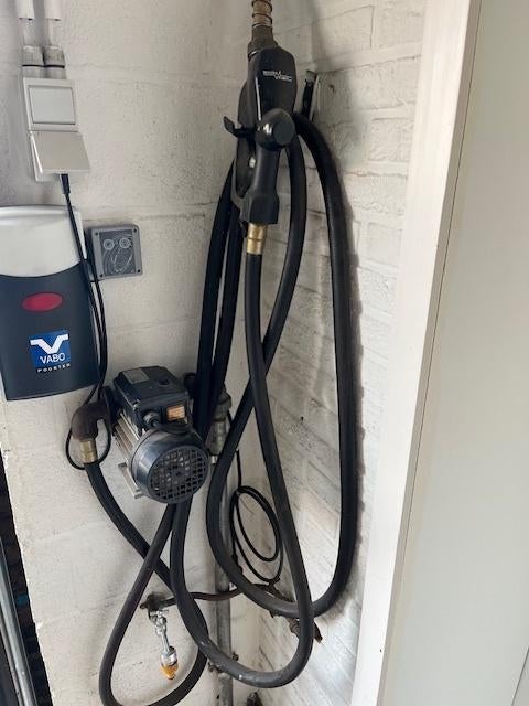 Mazoutpomp met slang en pistool., Ophalen, Gebruikt