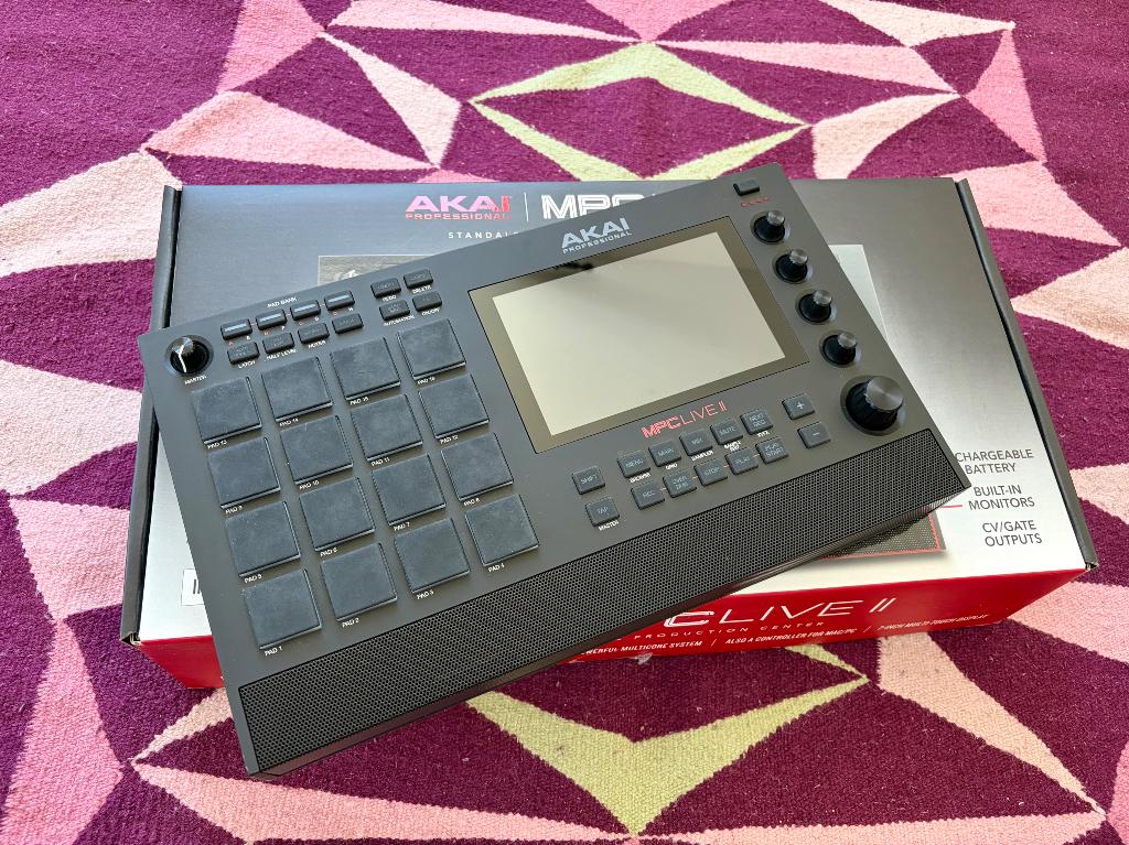 Akai MPC LIVE 2, Muziek en Instrumenten, Samplers, Ophalen, Zo goed als nieuw