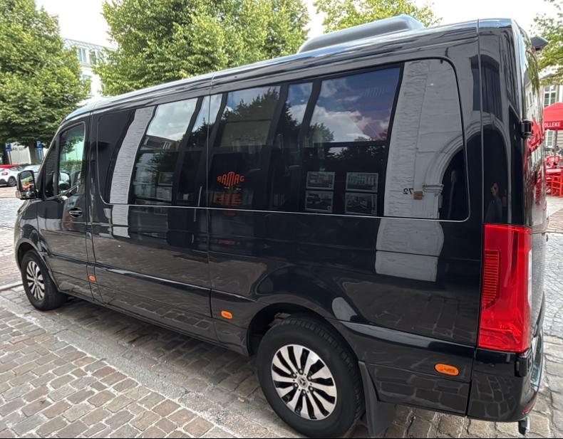 Mercedes Sprinter  • 9 Places • A DISCUTER, Auto's, Automaat, Zwart, 9 zetels, Diesel
