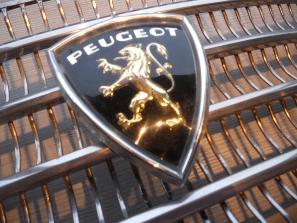 Laatste stuk ! oude calandre van Peugeot 404, nu 20 euro, Verzamelen, Merken en Reclamevoorwerpen, Verzenden, Gebruikt, Overige typen