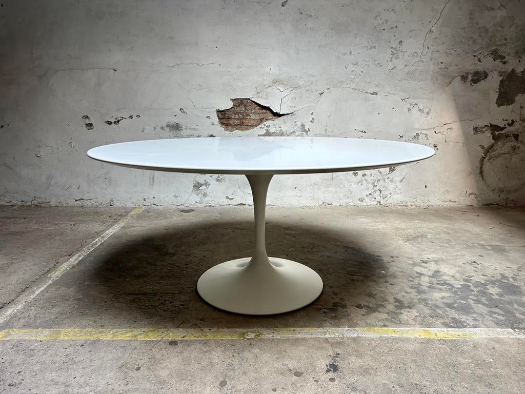 Originele Knoll Saarinen Tulip eettafel – Ø152 cm, Métal, 150 à 200 cm, Cinq personnes ou plus, 150 à 200 cm
