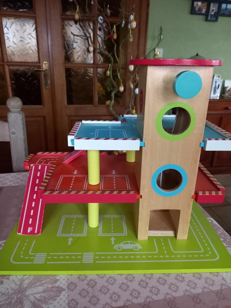 Houten speelgoedgarage in perfecte staat., Kinderen en Baby's, Speelgoed | Buiten | Speelhuisjes, Ophalen