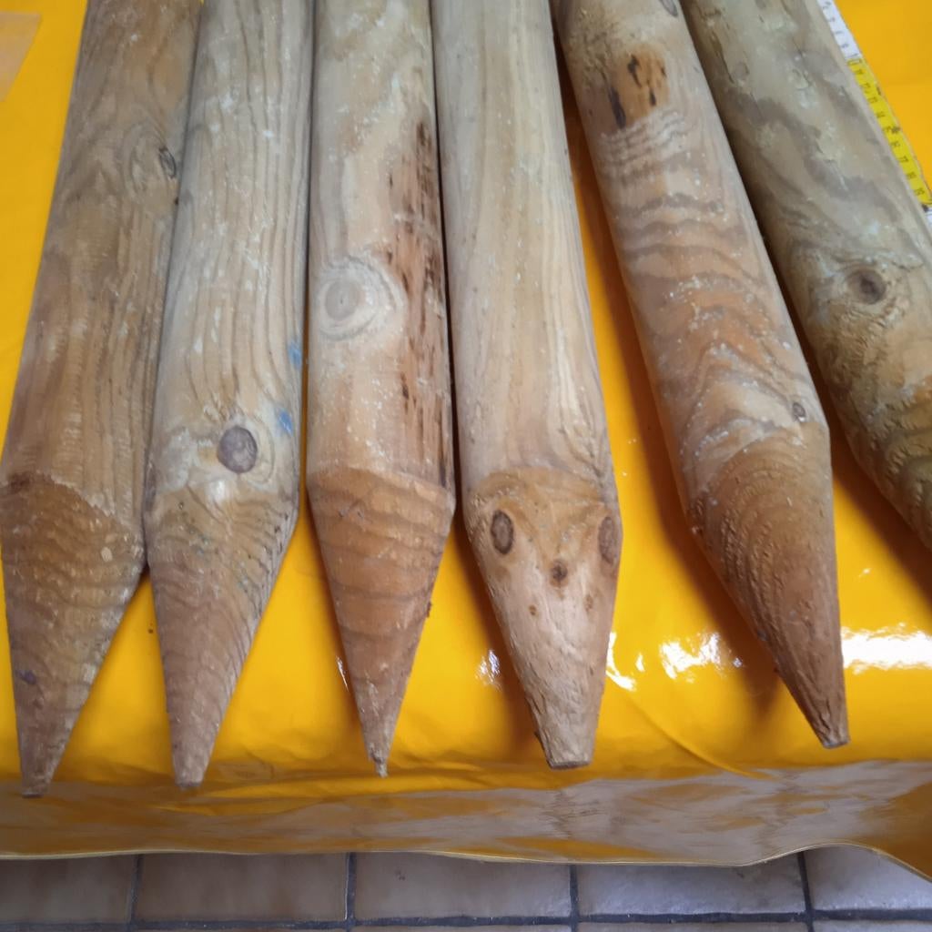 6 nouveaux poteaux en bois de 40 cm de long, Enlèvement