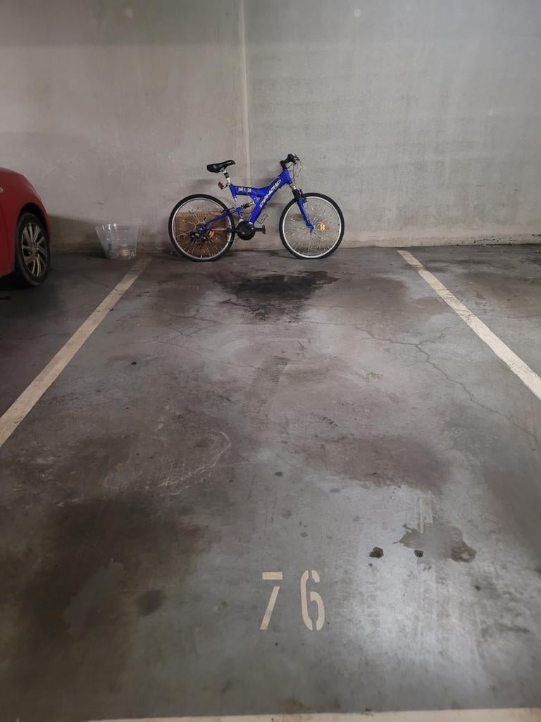 Place parking voiture à louer