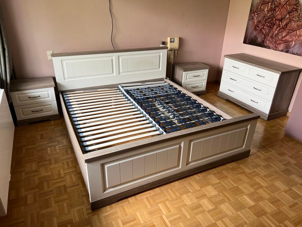 Ensemble de lit et sommier + 2 tables de chevet, Enlèvement, Comme neuf