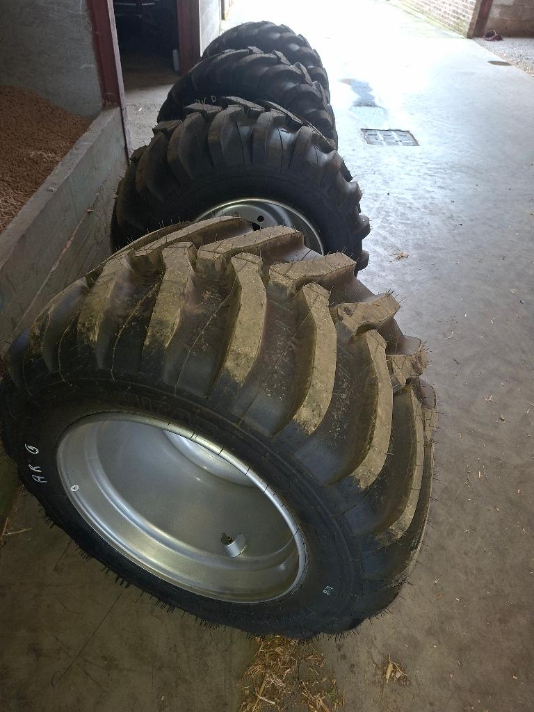 4 Roues neuves weidemann, Zakelijke goederen, Landbouw | Onderdelen | Banden, Velgen en Assen, Ophalen