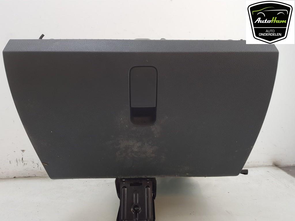 COMPARTIMENT A GANTS Skoda Fabia III Combi (NJ5), Utilisé, Skoda