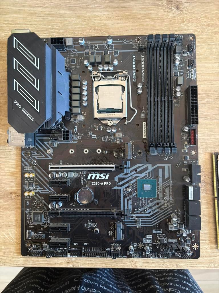 i5-9600k + MSI z390-A Pro + RAM 2x8Gb 3000mhz Ballistix, Computers en Software, Moederborden, Gebruikt, Intel, DDR4, Ophalen of Verzenden