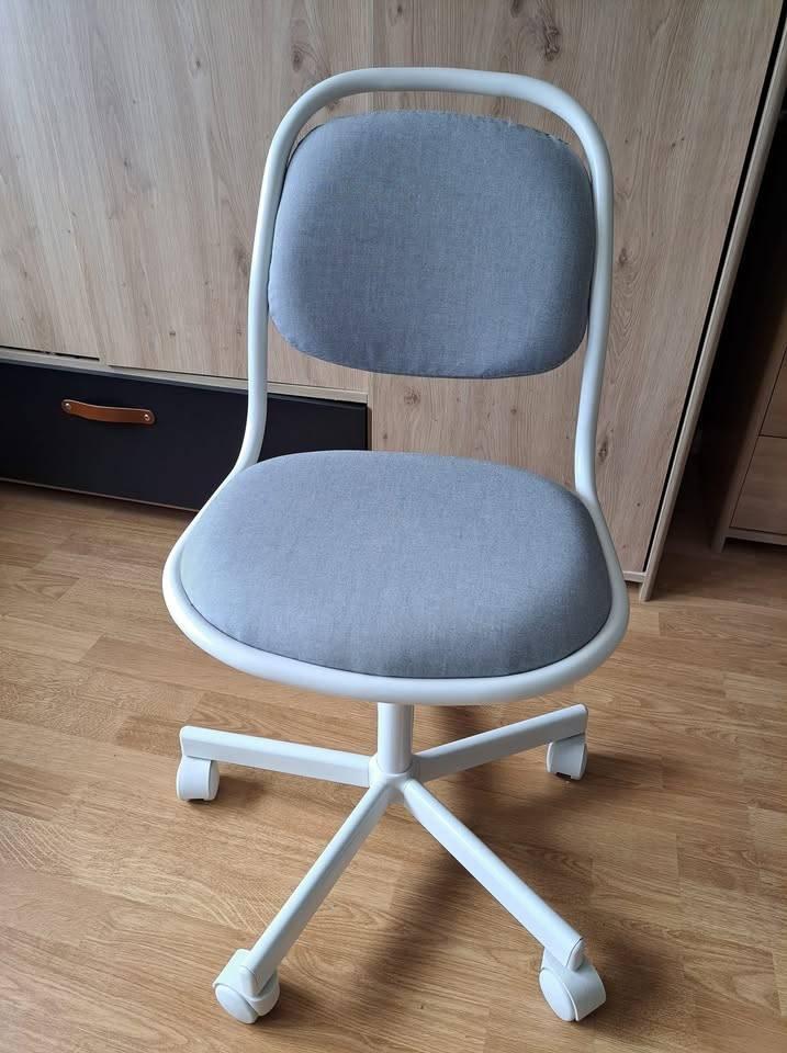 Kinderbureaustoel Ikea, Huis en Inrichting, Bureaustoelen, Ophalen, Zo goed als nieuw, Grijs, Bureaustoel