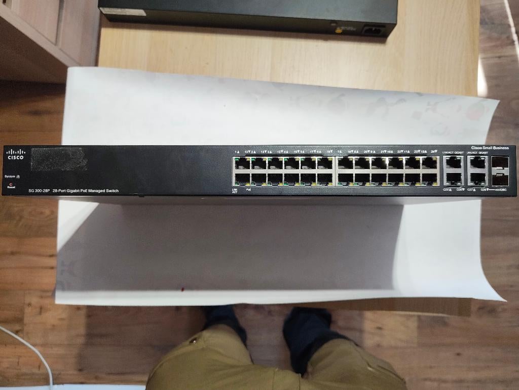 Cisco SG300-28P — 28-poorts Gigabit PoE Managed Switch, Ophalen of Verzenden, Gebruikt