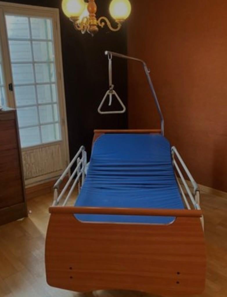 Lit medicalise électrique complet, Divers, Matériel Infirmier, Enlèvement ou Envoi, Utilisé