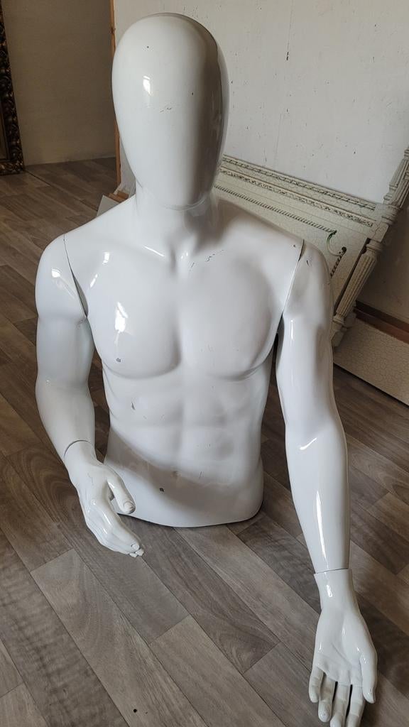 Mannequin vitrine homme + tête mannequin noire – bon état, Enlèvement, Accessoires
