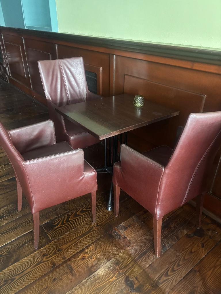 Lederlook stoelen cafe, Huis en Inrichting, Stoelen, Ophalen, Gebruikt, Bruin, Vijf, Zes of meer stoelen