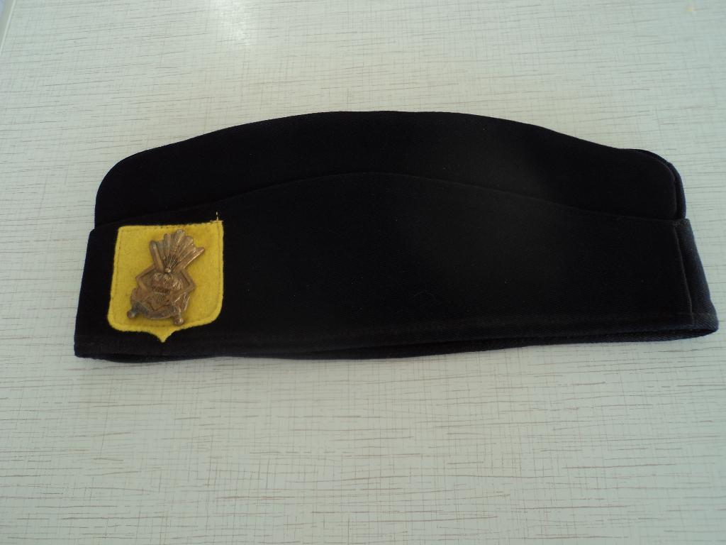 Politiemuts met kenteken van Kadettenschool, Verzamelen, Militaria | Algemeen, Ophalen of Verzenden, Landmacht