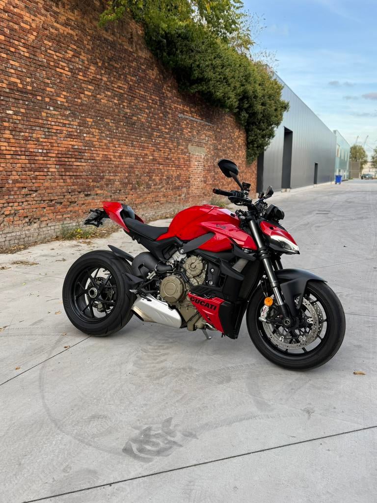 Ducat v4 24’, Motoren, 4 cilinders, Motorrijbewijs A, Particulier, Meer dan 35 kW