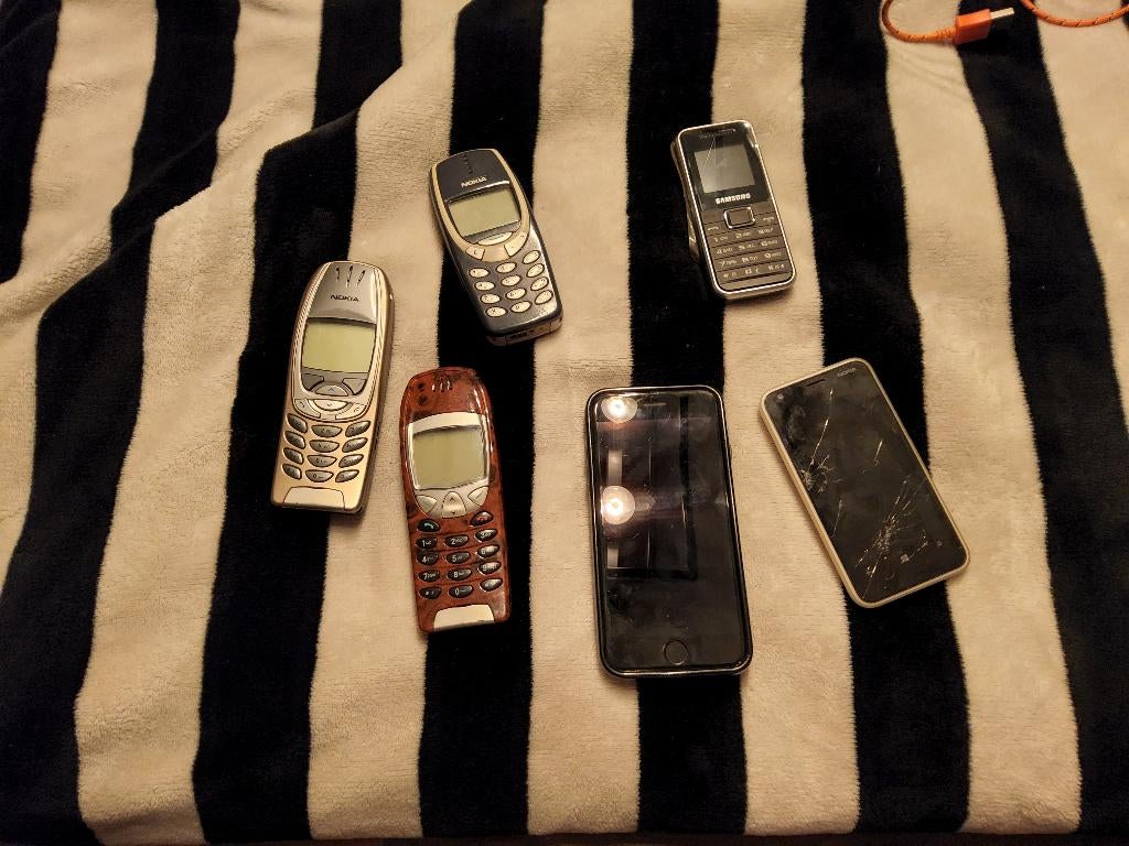 LOT OUDE TELEFOONS, Enlèvement ou Envoi, Utilisé, Nokia
