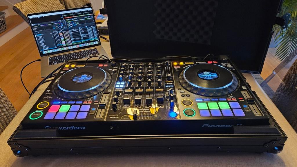 Pioneer DDJ-1000 controller + decksaver + flightcase, Musique & Instruments, DJ sets & Platines, Enlèvement ou Envoi, Pioneer