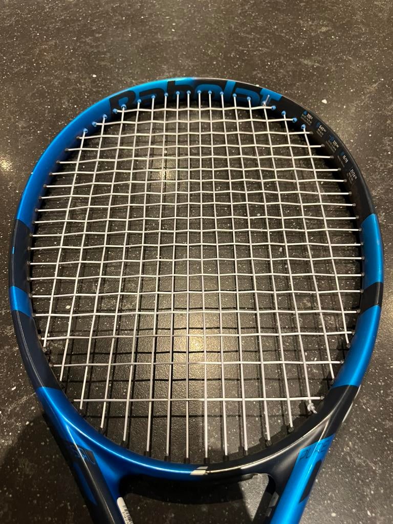 Babolat pure drive tennisracket, Sport en Fitness, Tennis, Ophalen of Verzenden, Zo goed als nieuw, L0, Racket