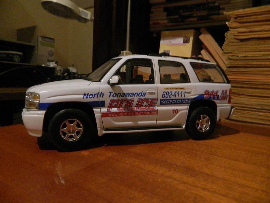 1/18 GMC Yukon North Tonawanda Police, Hobby & Loisirs créatifs, Voitures miniatures | 1:18, Enlèvement ou Envoi, Utilisé, Voiture