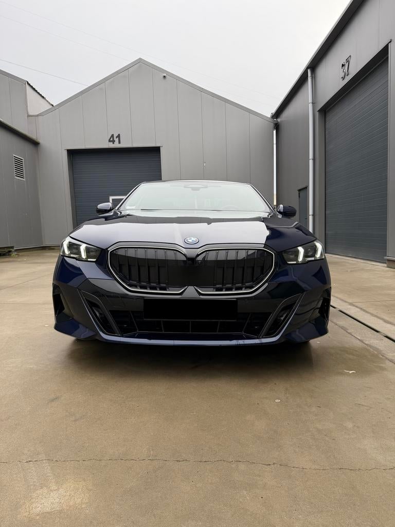 BMW 550e xDrive plug-in hybride, Auto's, BMW, Automaat, 4 deurs, Euro 6, Blauw