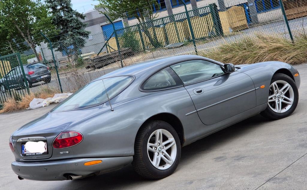 Jaguar XK8 4.2benz boite auto V8 full options 240mkm 6999€, Auto's, Jaguar, 219 kW, 4200 cc, Leder, 5 zetels
