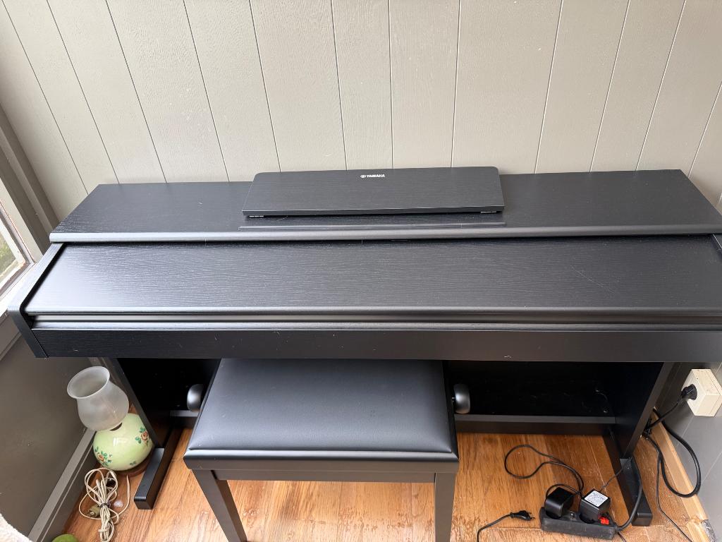 Piano yamaha YDP145 noir, Digital, Comme neuf, Enlèvement, Piano