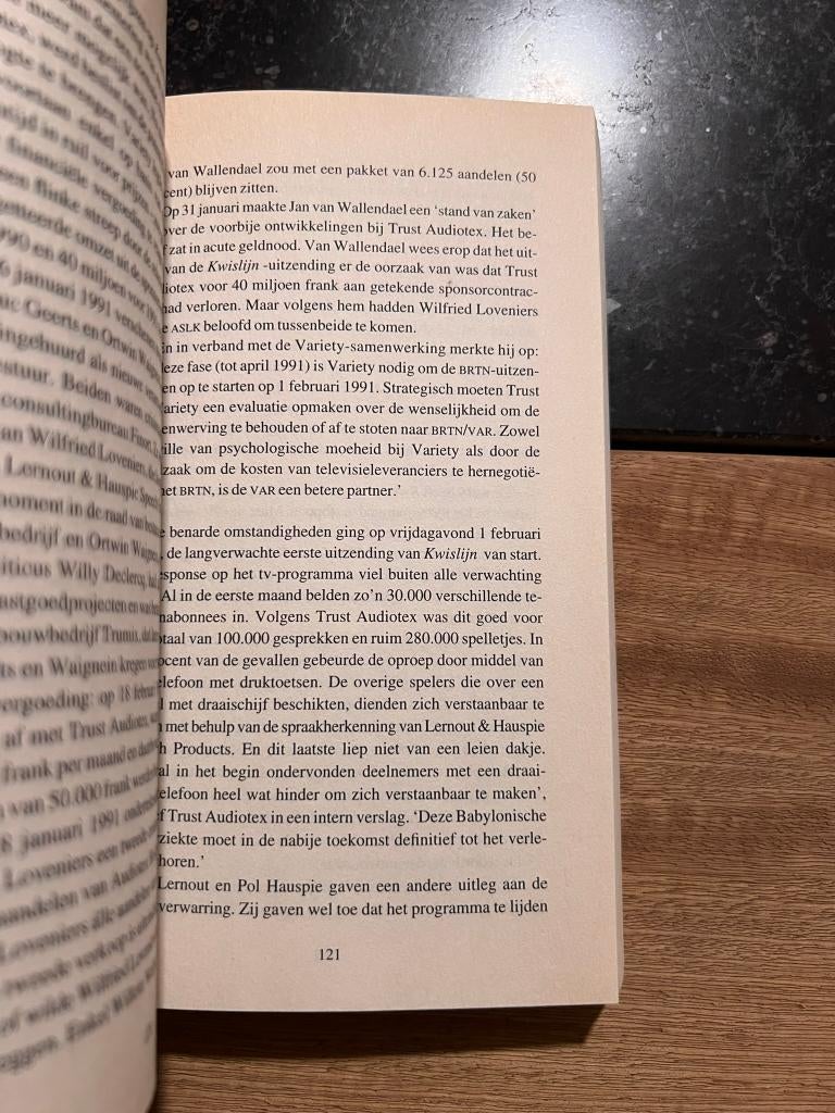 De spraakmakers, geldnood en groei aan de rand van de afgro, Enlèvement ou Envoi, Comme neuf, Société, Piet Depuydt