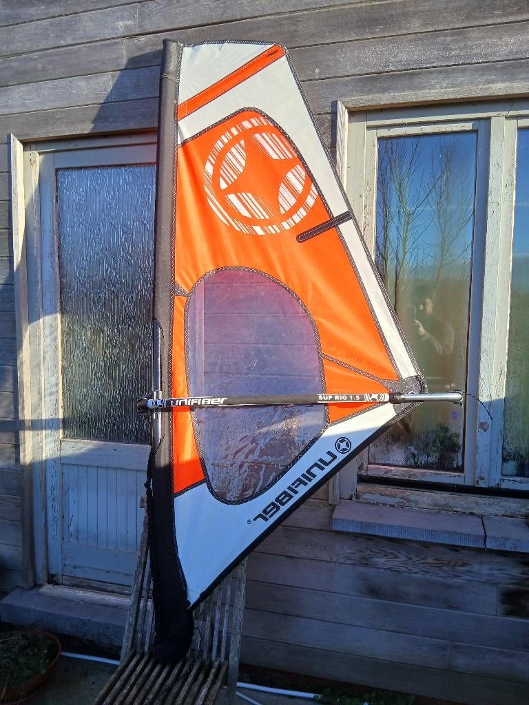 Gréement enfant complet comme neuf, 1.5m2, Sports nautiques & Bateaux, Planche à voile, Comme neuf, Voile, Avec sac de transport