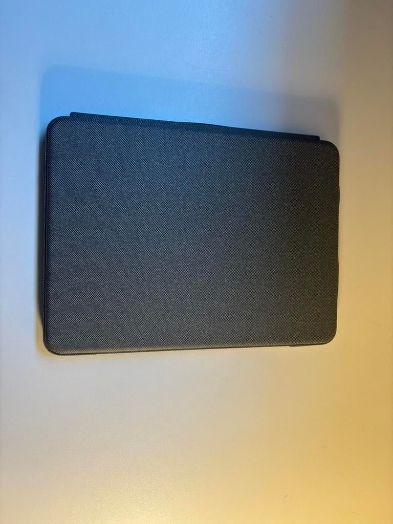 Hoesje logitech ipad air, Ophalen, Zo goed als nieuw