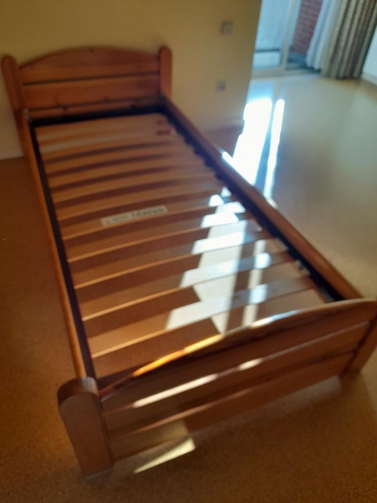 1 persoonsbed met lattenbodem, Huis en Inrichting, Slaapkamer | Bedden, Ophalen, Gebruikt