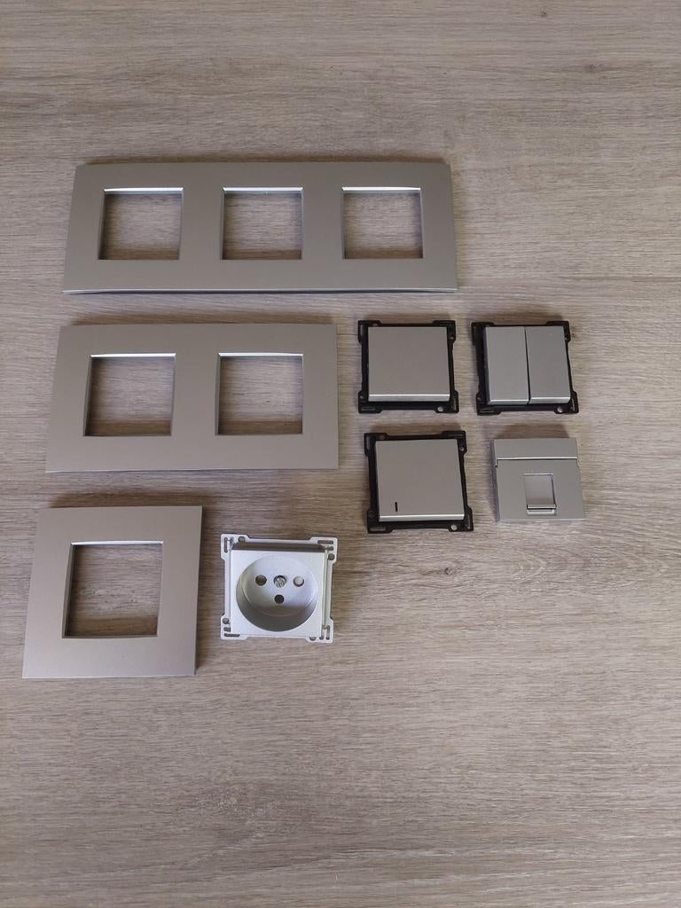 Niko intense sterling, zilver afdekplaatjes, Doe-het-zelf en Bouw, Ophalen, Zo goed als nieuw, Schakelaar