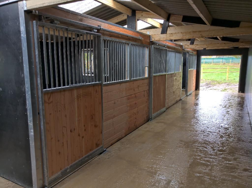 dubbelwandige paardenstallen, Weidegang, 2 of 3 paarden of pony's